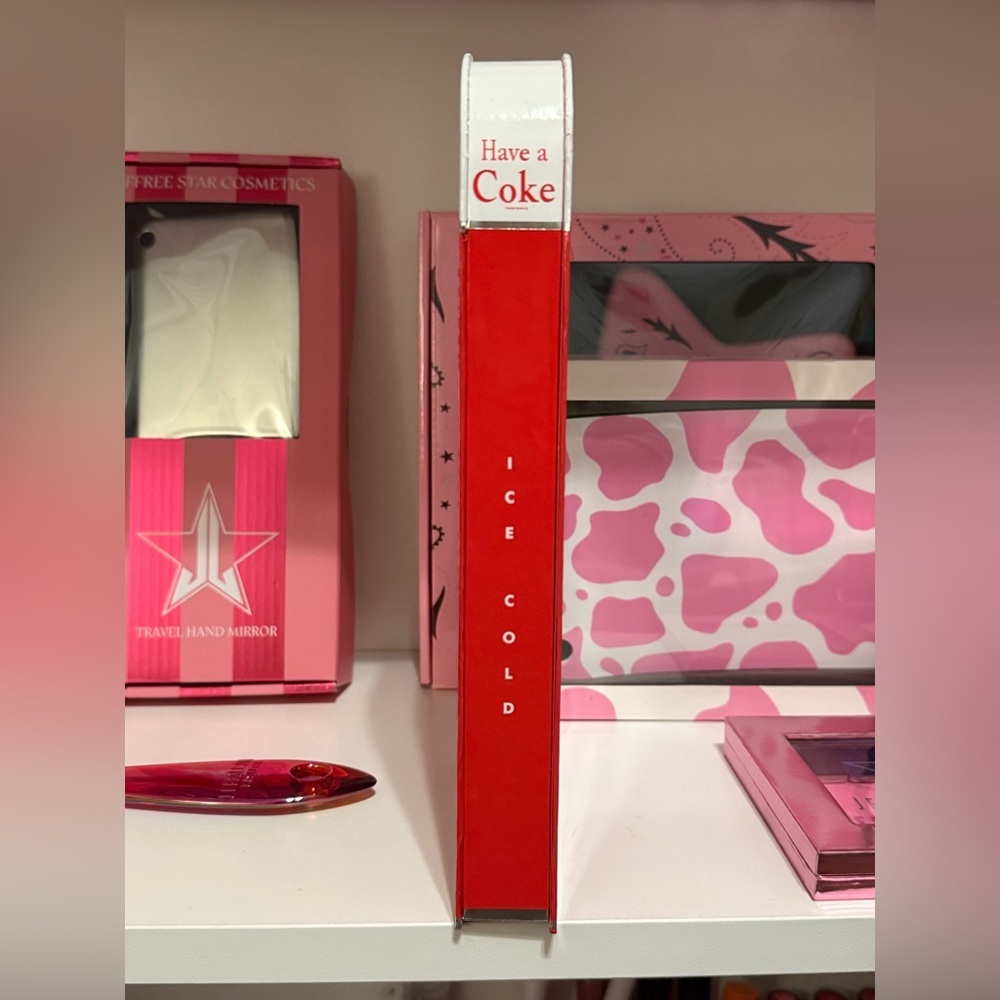 GLAMLITE Cherry Coca-Cola 8 Shade Palette for Face and Body - Picture 5 of 5